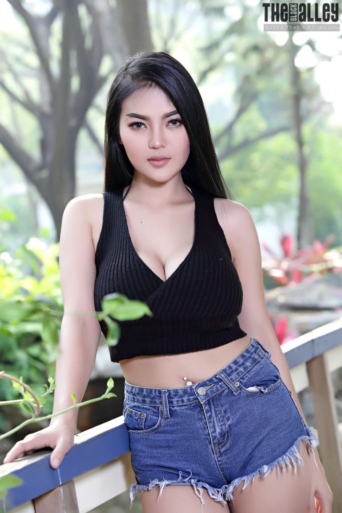 Pitta Gorgeous Busty Thai Outdoors 01